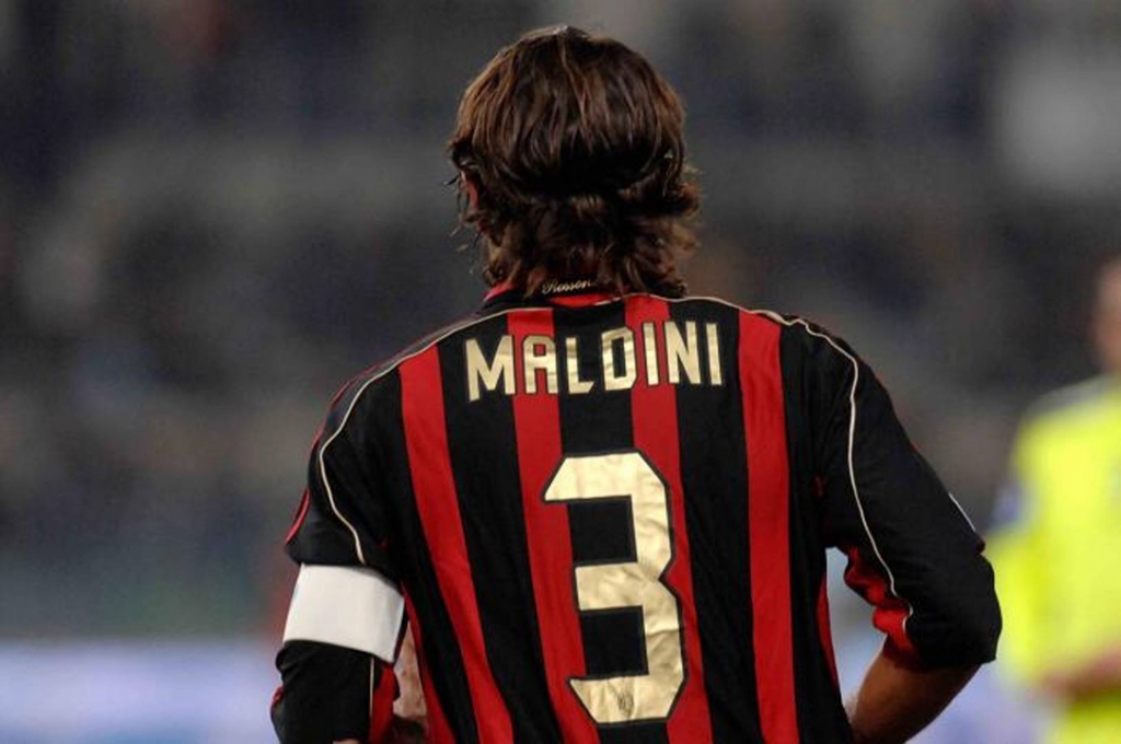 Số áo gắn liền với sự nghiệp của Maldini